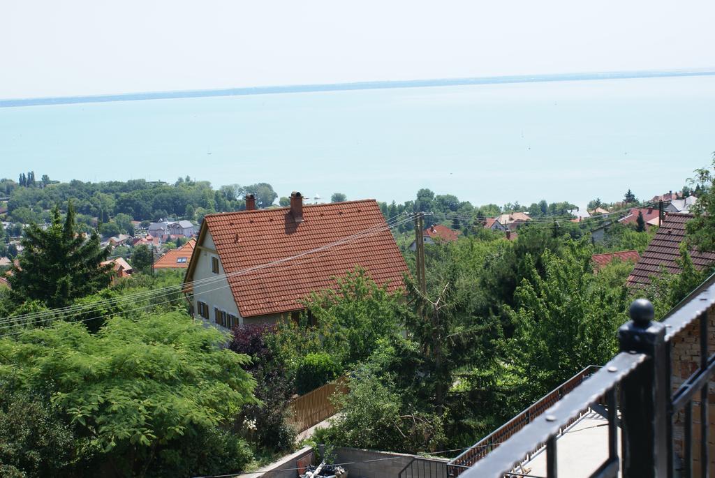 Hôtel Sargarigo Apartman Haz à Balatonalmádi Extérieur photo