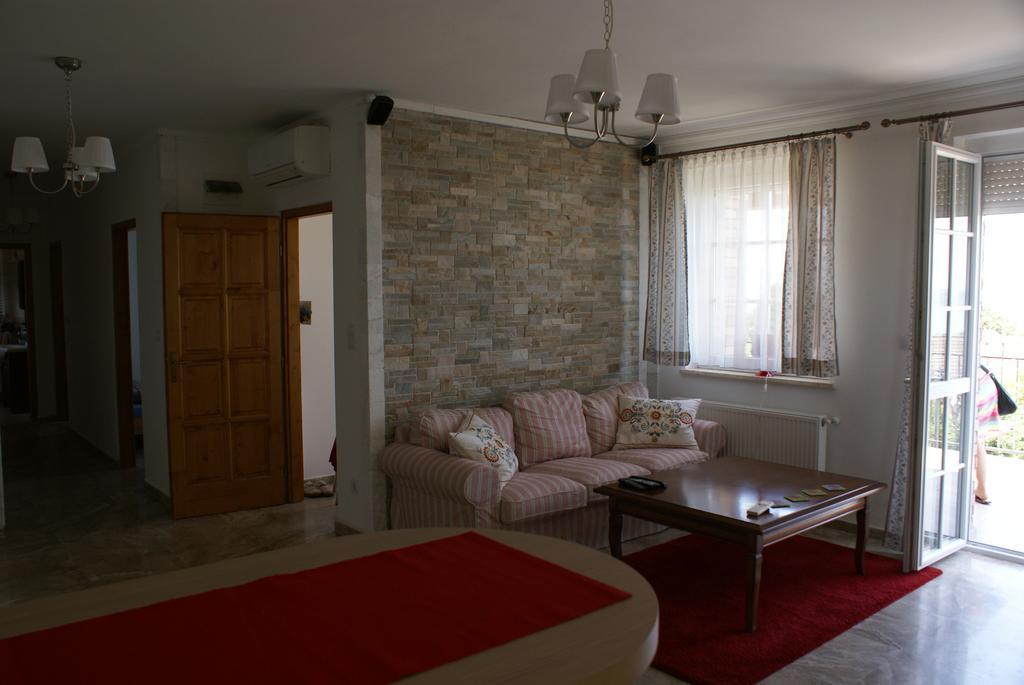 Hôtel Sargarigo Apartman Haz à Balatonalmádi Extérieur photo