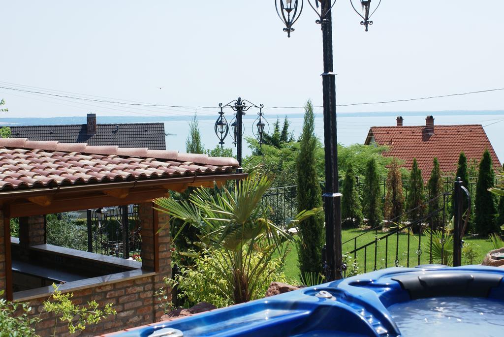 Hôtel Sargarigo Apartman Haz à Balatonalmádi Extérieur photo