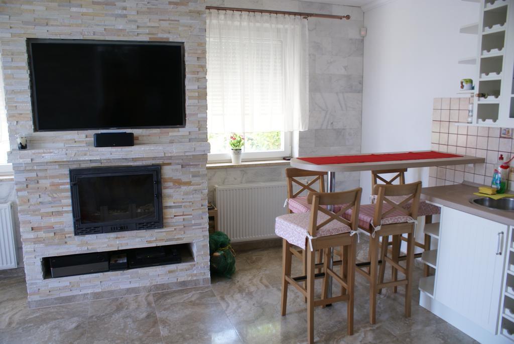 Hôtel Sargarigo Apartman Haz à Balatonalmádi Extérieur photo