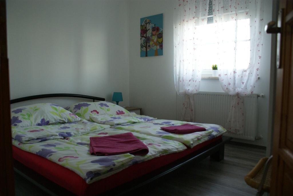 Hôtel Sargarigo Apartman Haz à Balatonalmádi Extérieur photo