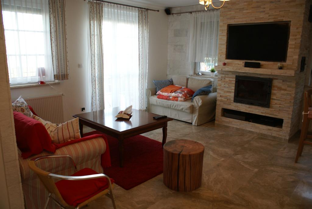 Hôtel Sargarigo Apartman Haz à Balatonalmádi Extérieur photo