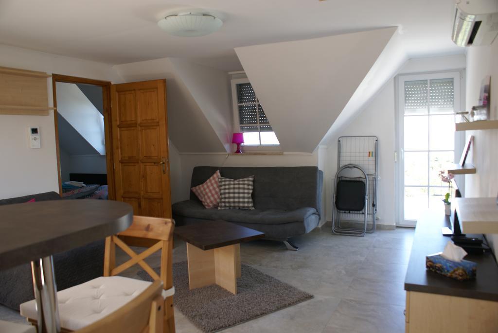 Hôtel Sargarigo Apartman Haz à Balatonalmádi Extérieur photo