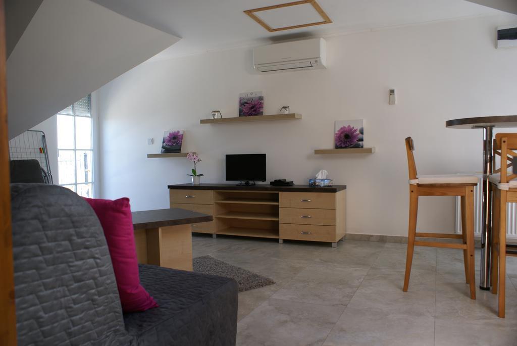 Hôtel Sargarigo Apartman Haz à Balatonalmádi Extérieur photo