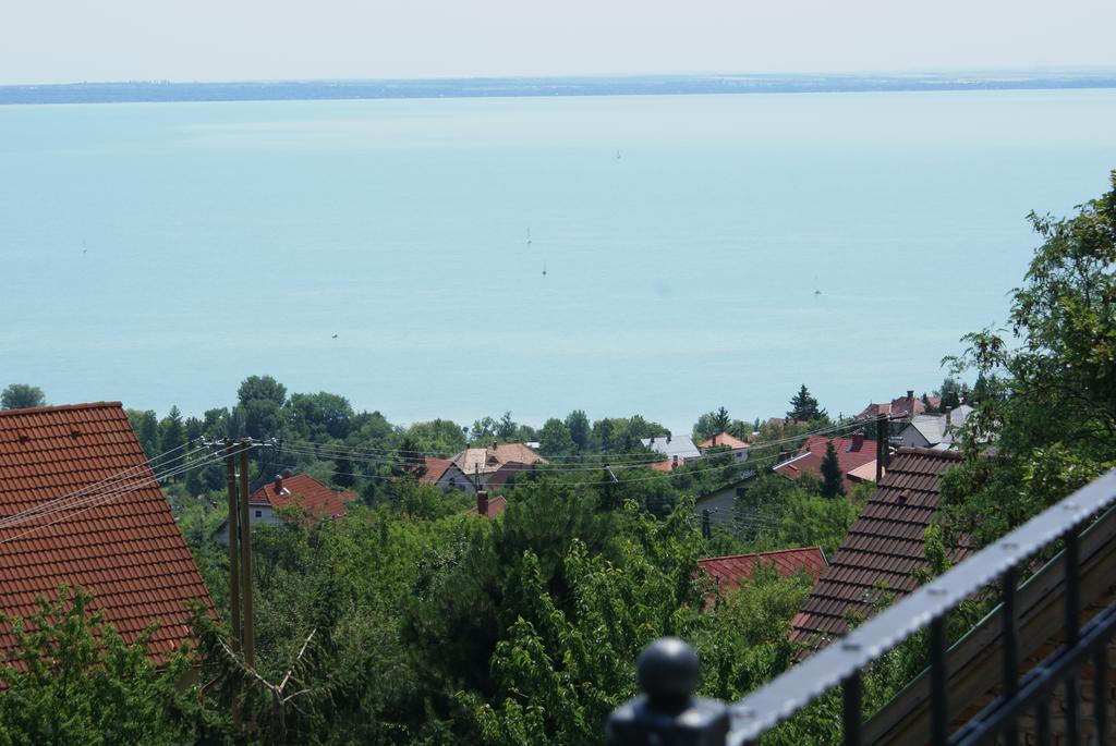 Hôtel Sargarigo Apartman Haz à Balatonalmádi Extérieur photo