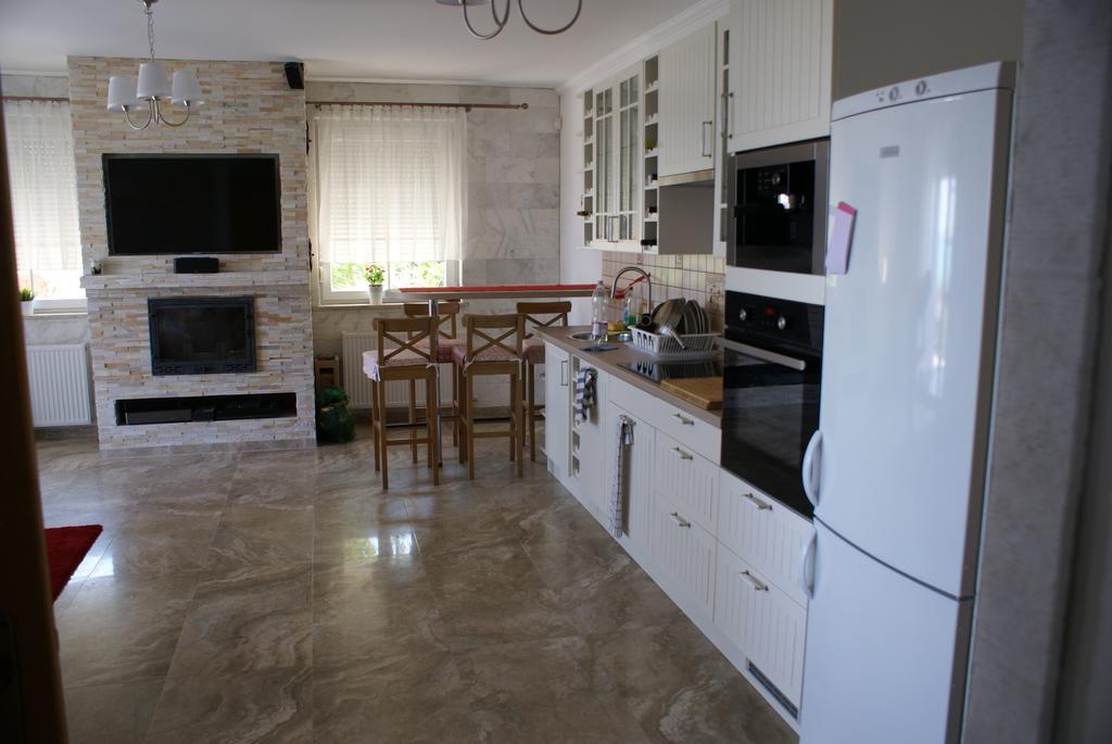 Hôtel Sargarigo Apartman Haz à Balatonalmádi Extérieur photo